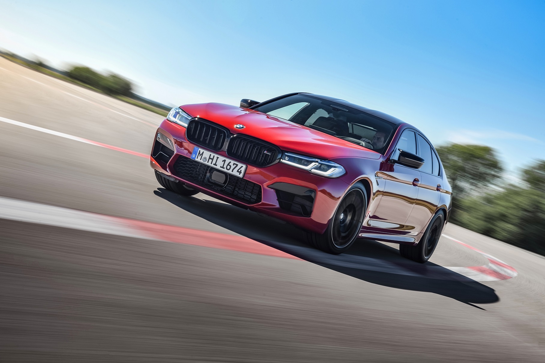 "Горячие пятерки": в BMW обновили M5 и М5 Competition